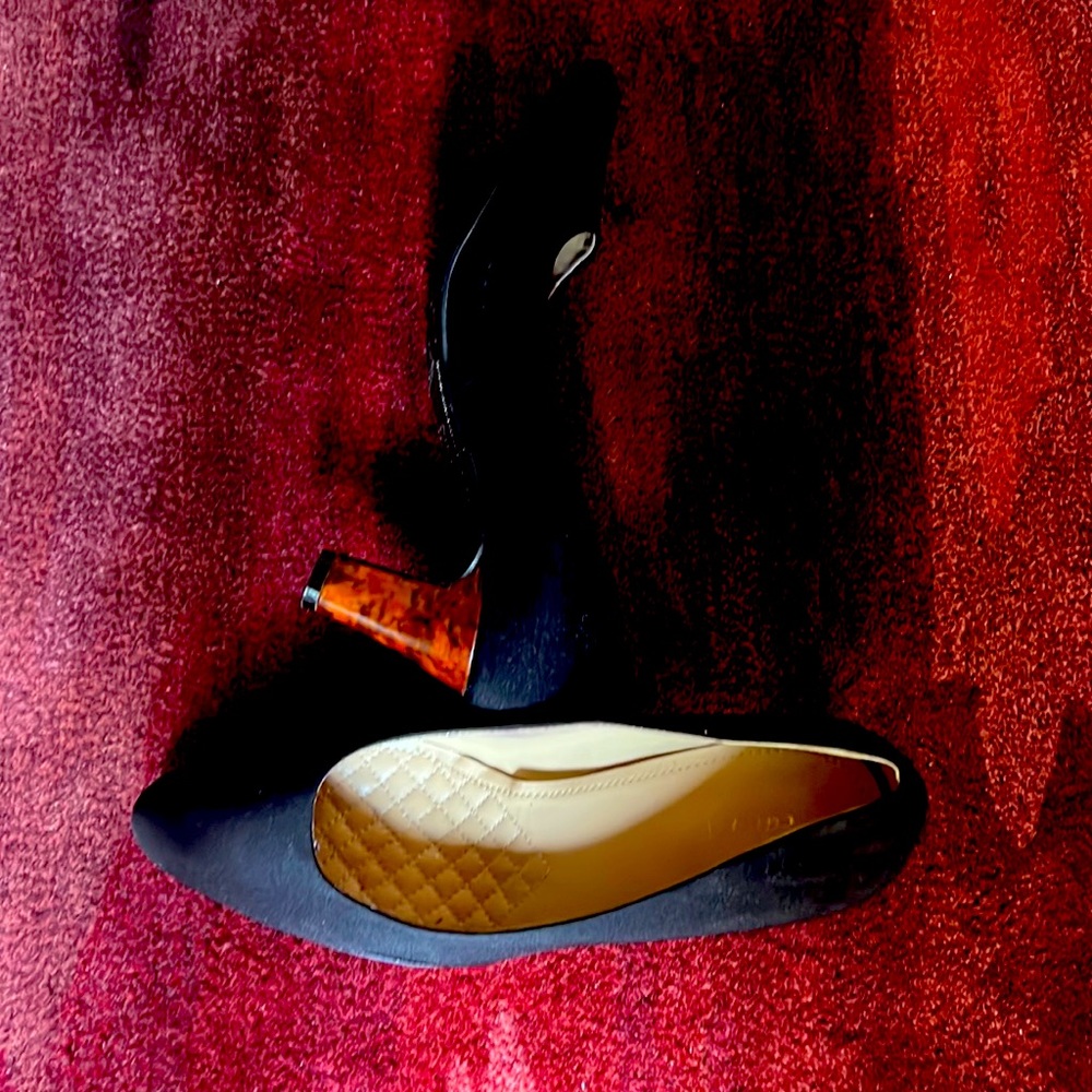 Easy Spirit Black 8.5 Pumps with brown and black heals.